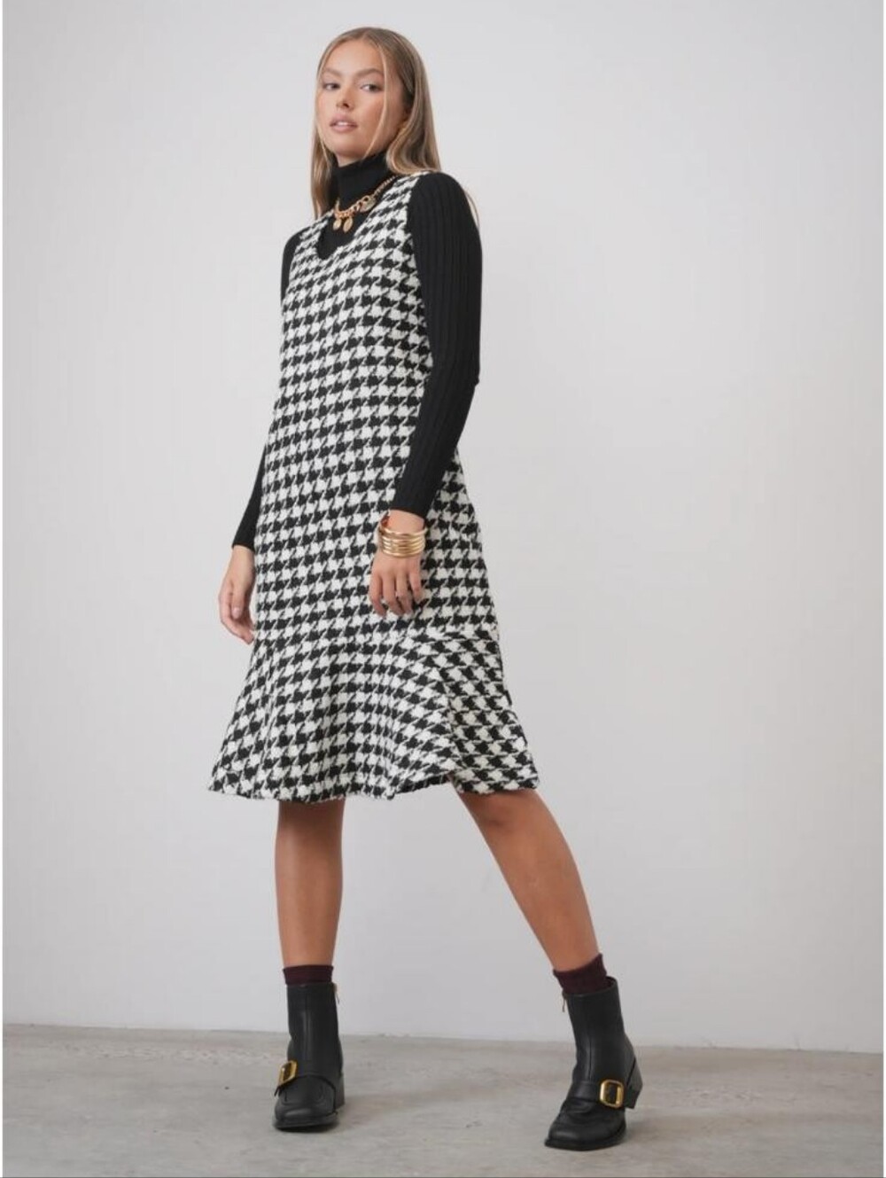 Black and White Houndstooth Sleeveless Button-Front Flounce Dress